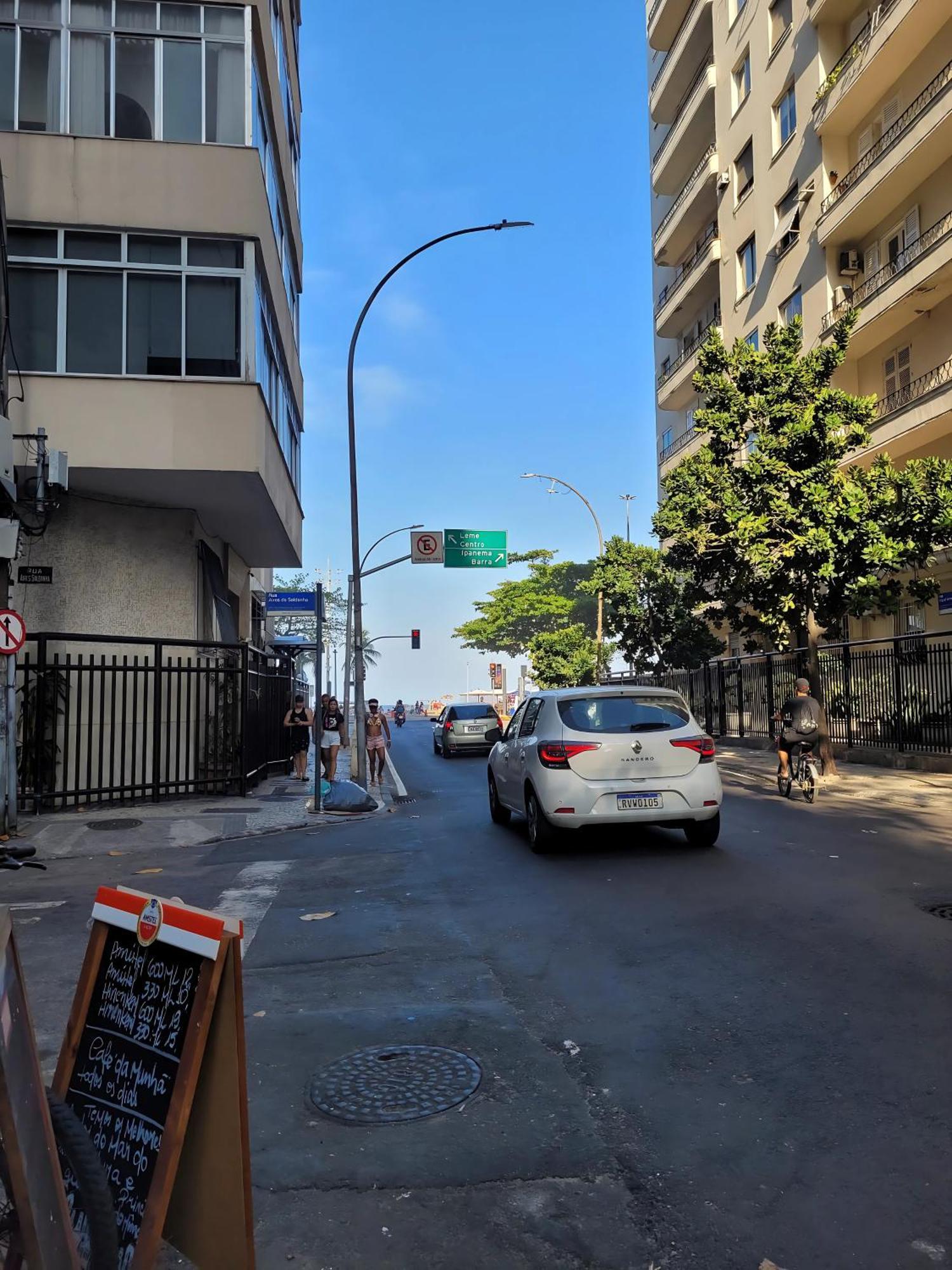 Em Copacabana - Posto 5 Apartamento *