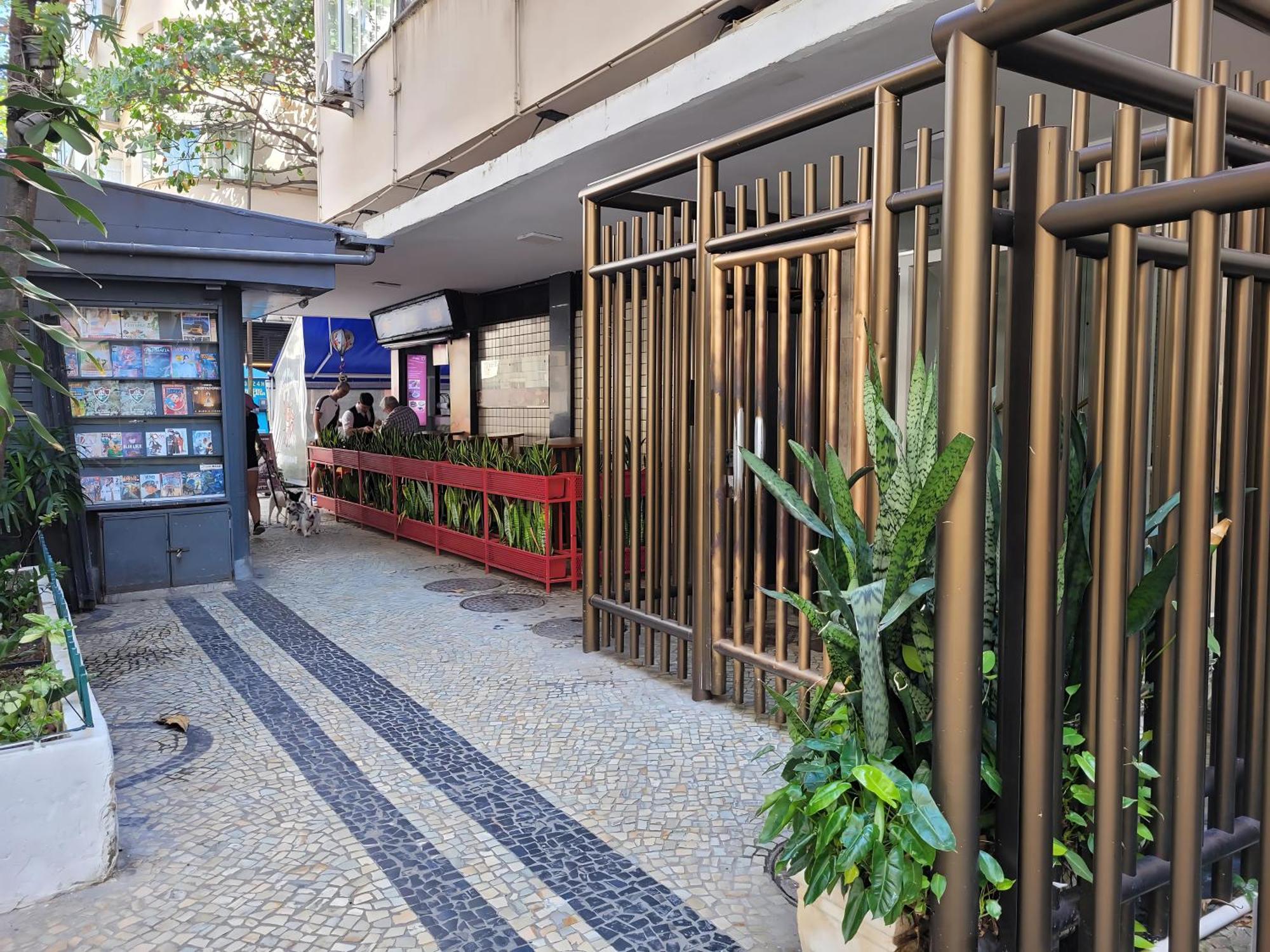 Em Copacabana - Posto 5 Apartamento *